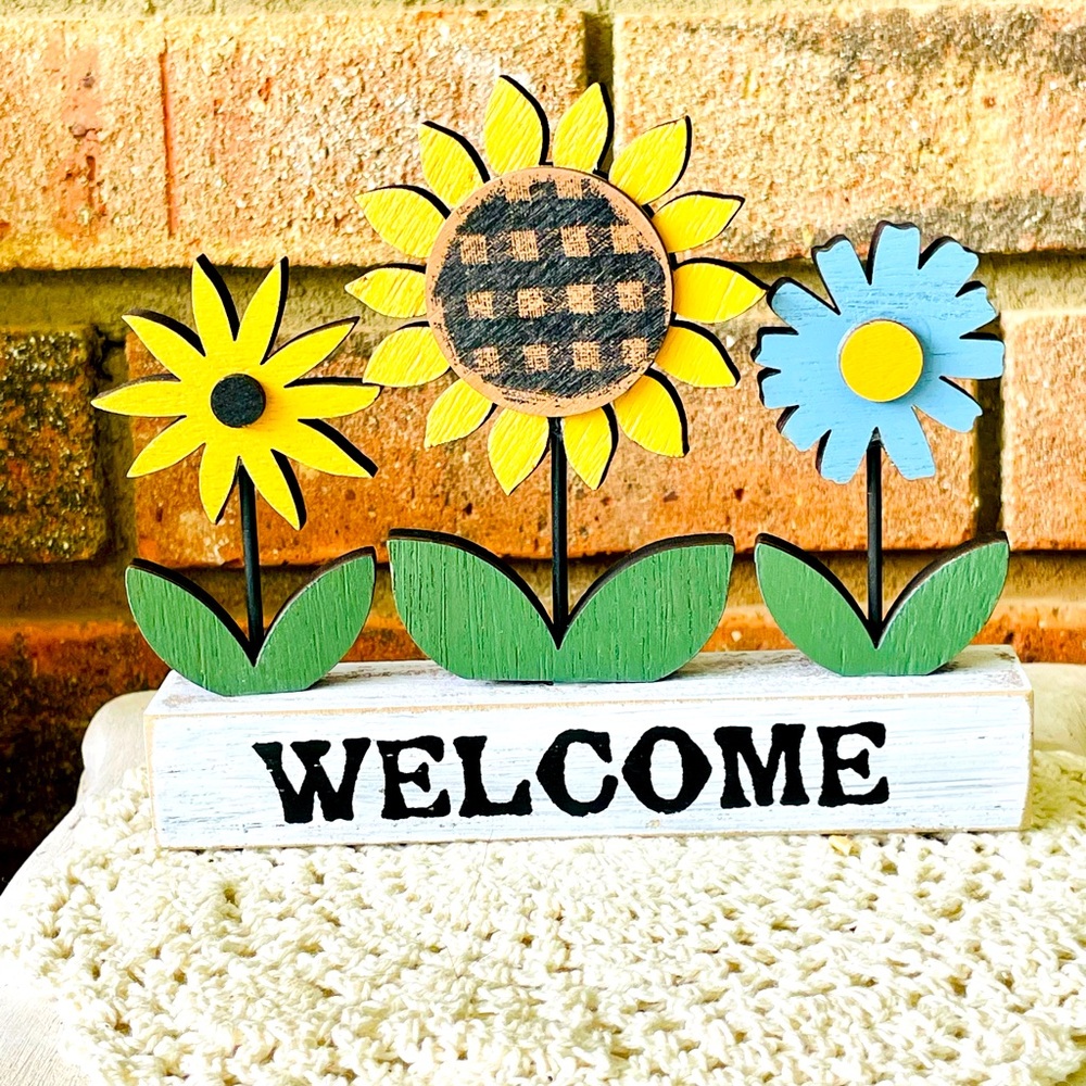 *Welcome Triple Flower Shelf Sitter
